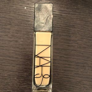 NARS natural radiance Longwear foundation